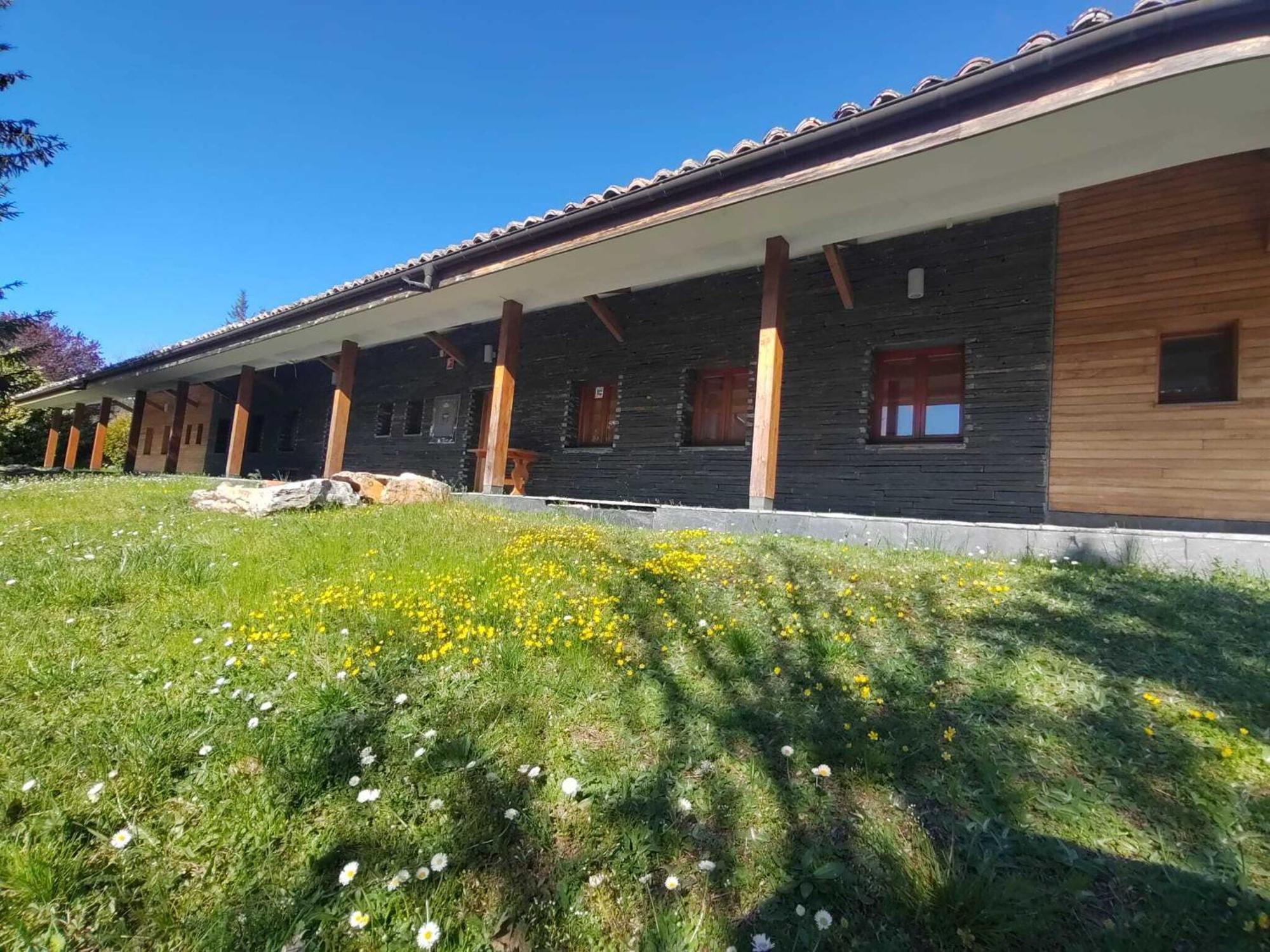 Kyomu Resort Hostel Velilla del Rio Carrion Eksteriør bilde